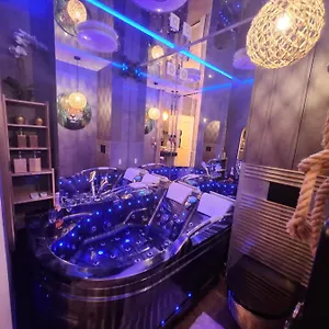 Wola Wyjatkowe Z Jacuzzi, Sauna I Fotelem Do Masazu - Exceptional In With Jacuzzi, Sauna And Massage Chair Warszawa